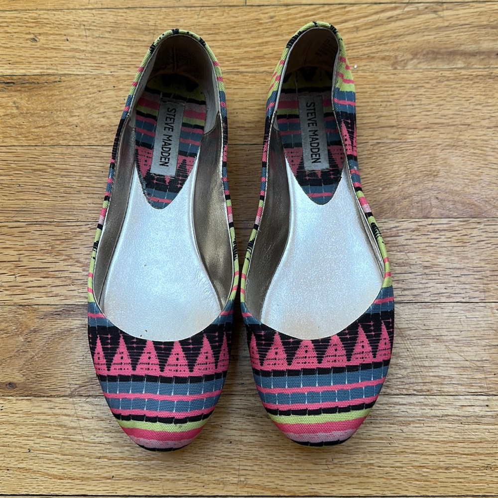 Steve Madden Neon Geometric Flats